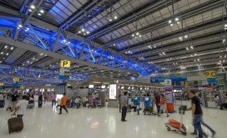 Përdori pasaportën si letër tualeti, i ndalohet hyrja në Tajlandë