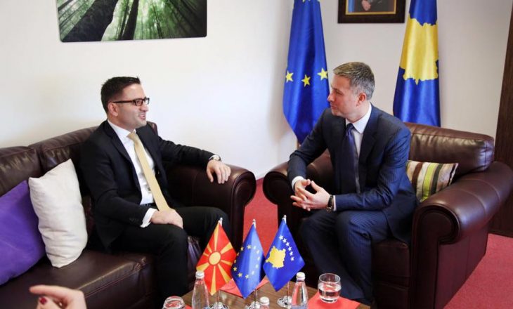 Kosova nënshkruan marrëveshje për çështje integrimi me Maqedoninë