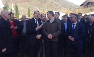 Kadri Veseli promovoi fabrikën e të akuzuarit për uzurpim