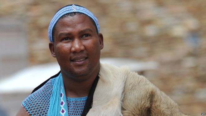 Konvertimi i Mandelës në Islam nxit kundërshtime në Afrikën Jugore