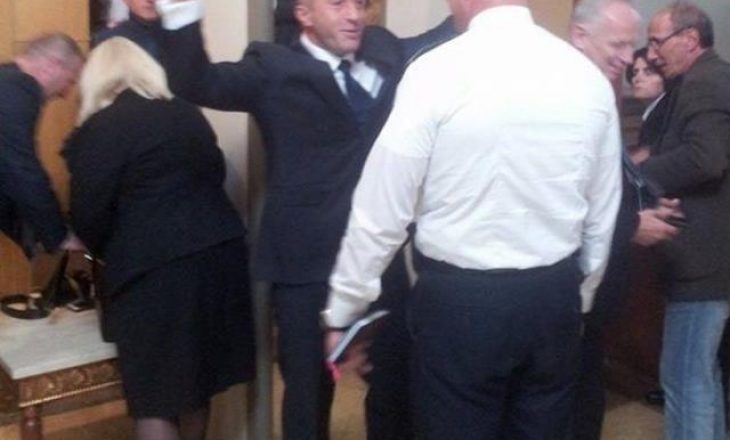 Plani i opozitës: Haradinaj do të gjuaj gaz lotësjellës në takim