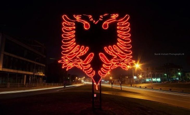 Qyteti i Shkupit jep urdhër për heqjen e Shqiponjës
