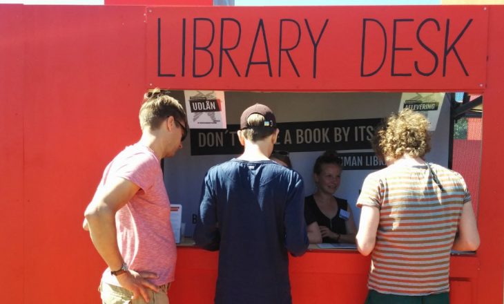 Libraria ku huazoni njerëz në vend të librave