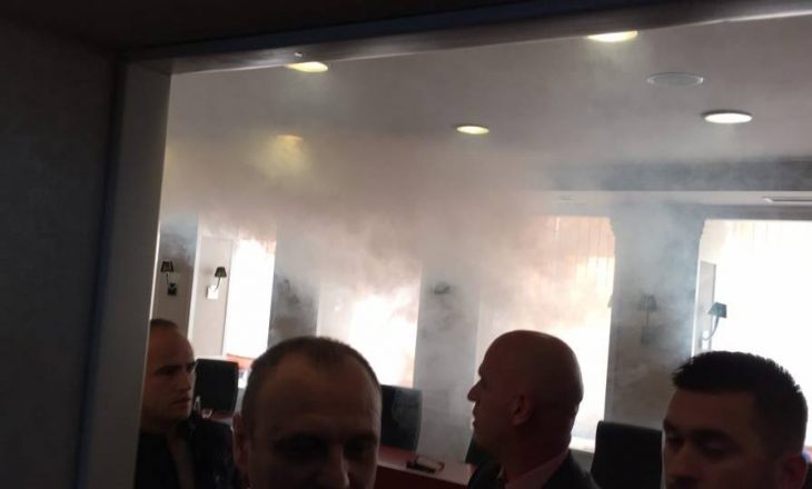 Opozita hedh gaz në mbledhjen e kryesisë, arrestohet Aida Dërguti