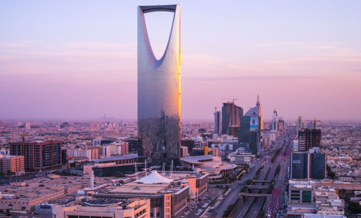 Arabia Saudite pëson një tjetër goditje nga ulja e çmimit të naftës