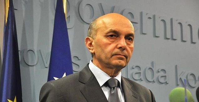 Mustafa mohon kërcënimin, Insajderi argumenton të kundërtën