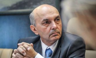 Anëtari i Kryesisë së AAK-së: Mustafa po e zhbën përditë Kosovën