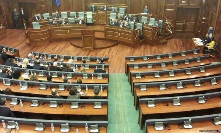 U rrezikohet mandati deputetëve të AAK-së e të Nismës