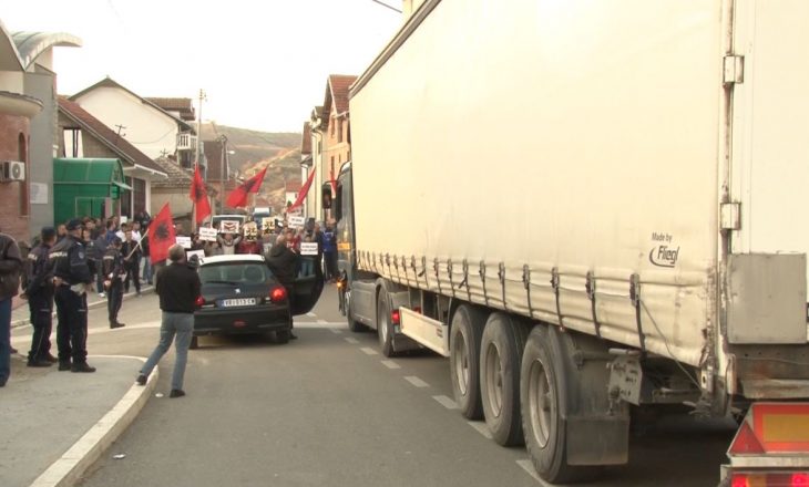 Pas 6 muajve në kufi, Serbia kthen në Kosovë librat shqip