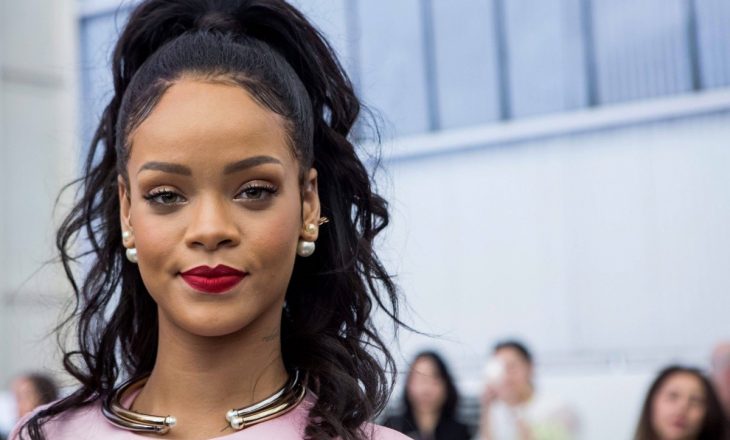 Rihanna shpellet humanistja e vitit