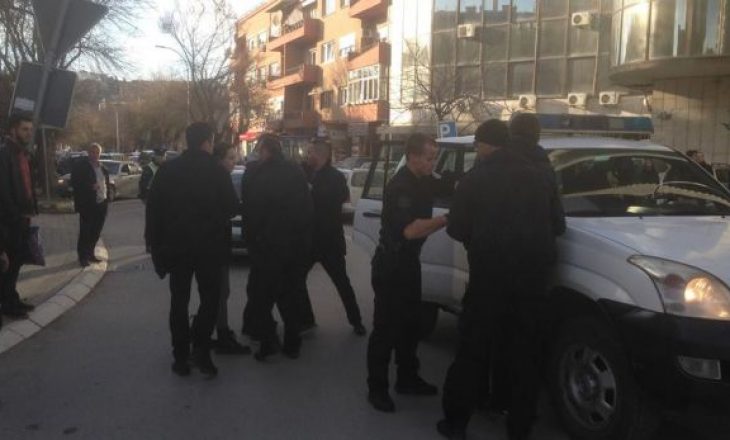 Policia arreston katër aktivistë të Vetëvendosjes