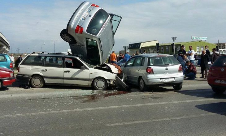 10 të lënduar nga aksidenti në rrugën Prishtinë-Fushë Kosovë