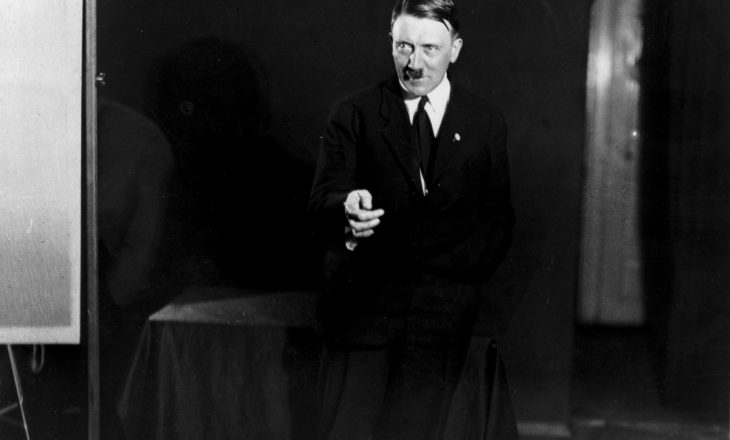 Albumi i Hitlerit del në ankand, në Angli