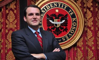 Biznesi milionësh i Ukës në emër të presidentit Rugova