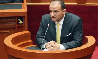 Ish-deputeti shqiptar i përfshirë në “Panama Papers”