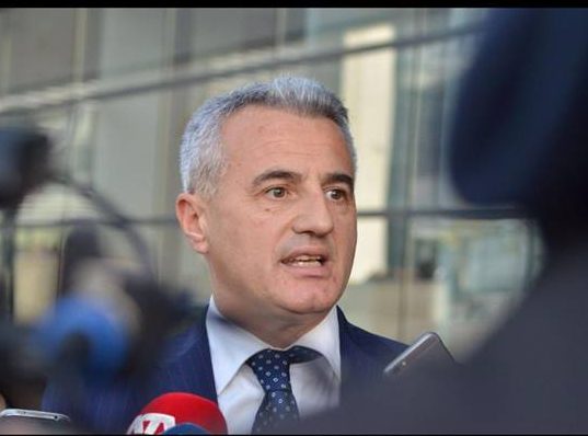 Avokati Koci alarmon për përdorim të barnave si drogë