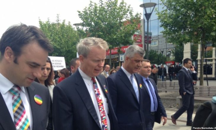 Eurodeputetët e vlerësojnë marshin e Thaçit kundër homofobisë