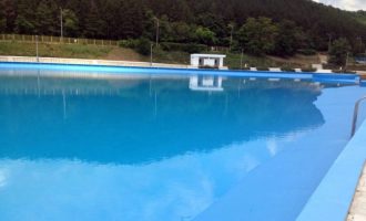 Mbytet një person në pishinën e Gërmisë