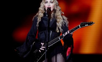 “Pse është kaq e vështirë ta duam njëri-tjetrin?”