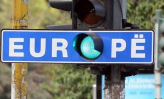 Reuters: Edhe nëse ratifikohet demarkacioni, vizat nuk janë të sigurta