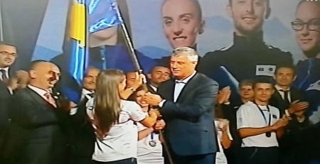 Thaçi ia dorëzon flamurin Majlinda Kelmendit para Rio 2016