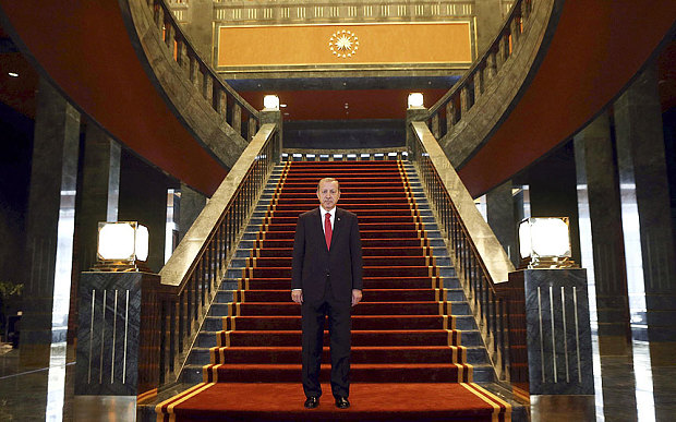 Pallati i Erdoganit do të mbrohet me sistem antiraktetor