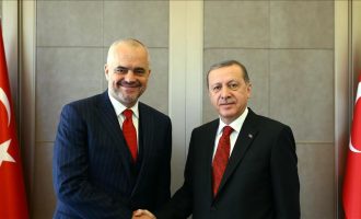 Zyrtare: Gjuha turke lëndë me zgjedhje në shkollat e Shqipërisë