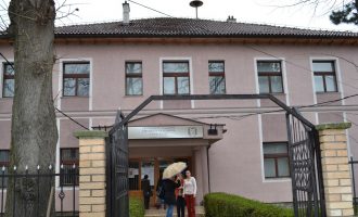 Katër profesorët e UP-së që dyshohet se vodhën mbi 10 mijë euro në Gjakovë