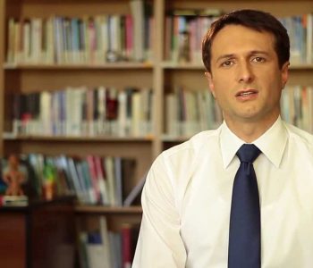 Rojtarët e demokracisë dhe normat e pashkruara si mbrojtëse të demokracive vs. populizmit