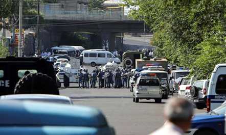 Armeni, grupi i armatosur mban peng prej 2 javësh stacionin e policisë