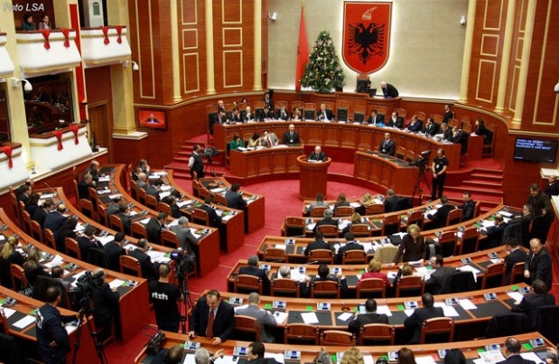 Kuvendi i Shqipërisë mbështet rezolutën për Haradinajn