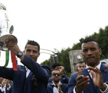 Ronaldo ia dhuron ‘Këpucën e Argjendtë’ sulmuesit portugez