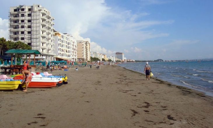 Plazhet e Durrësit pa roje shpëtimi