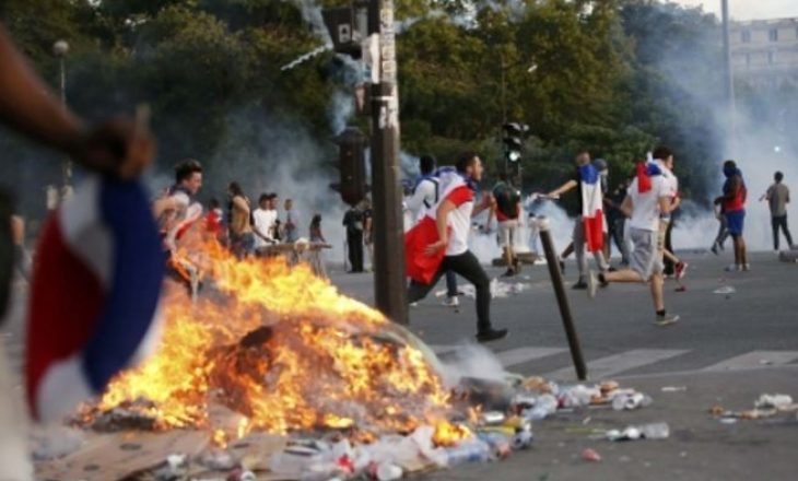 Skena dhune jashtë stadiumit “Stade de France”