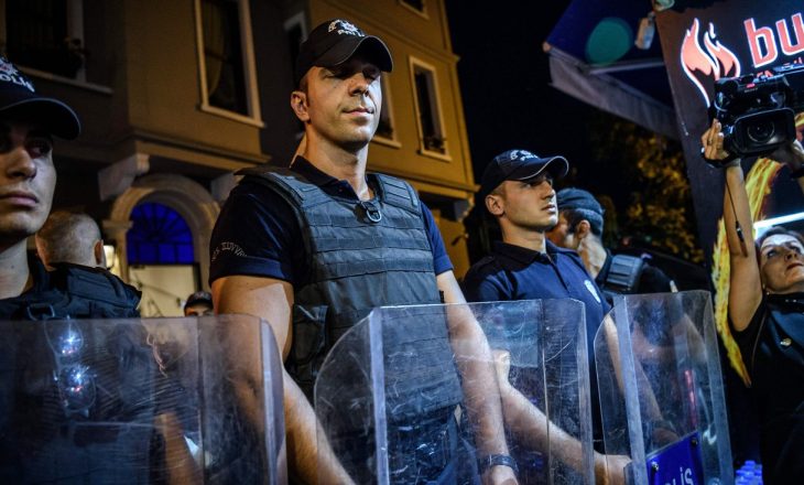 Në Turqi janë shkarkuar edhe 6 mijë punëtorë pas puçit të dështuar