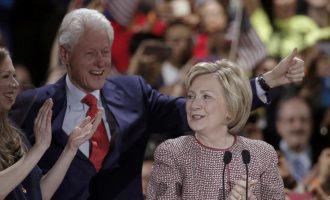 Clintonët fituan 10 milionë dollarë në 2015, paguan 43 për qind në taksa