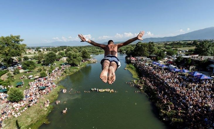 Foto nga Kosova zë ballinën e “The Guardian”