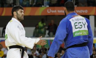 Xhudisti egjiptian refuzon t’ia zgjasë dorën kundërshtarit izraelit