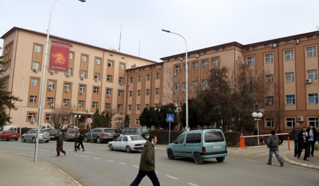 Sulmohet me ngjyrë objekti i Komunës së Prishtinës
