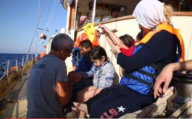 Humbin jetën 6 refugjatë nga përmbytja e varkës në Mesdhe