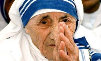 Çfarë i kërkoi Nënë Tereza presidentit Ramiz Alia