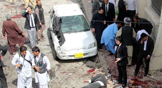 Dhjetë persona janë vrarë nga një sulm me bombë në një gjykatë në Pakistan