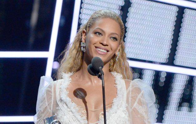 Beyonce shtyn koncertin, problem me vokalin