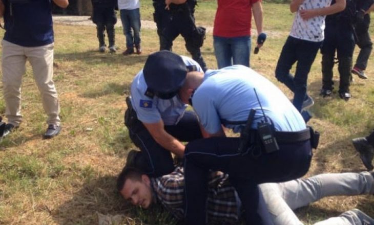 Arrestohen disa studentë gjatë aksionit afër kishës në UP