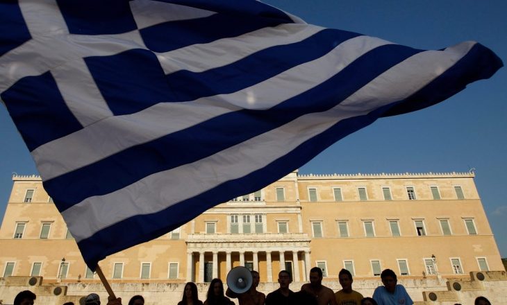 Dënohen grekët që shtireshin si të verbër për të marrë pension shtetëror
