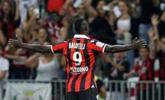 Balotelli shënon dy gola në debutim [video]