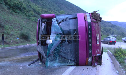 30 të lënduar nga aksidenti i autobusit të linjës Athinë-Tiranë