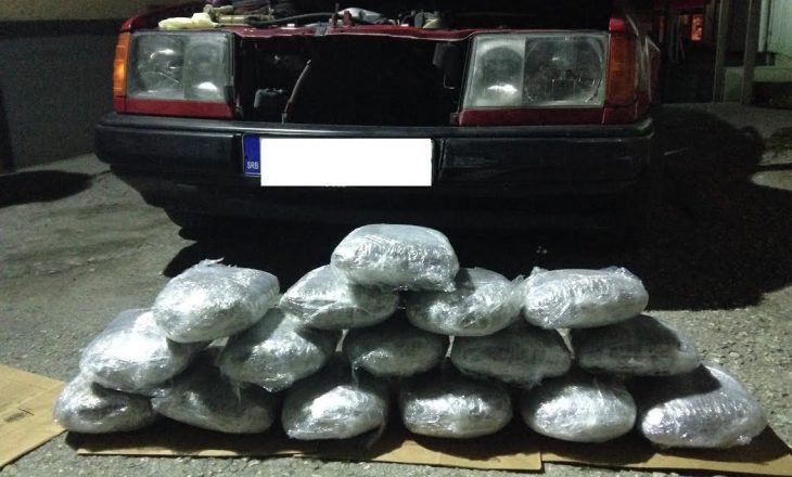 Konfiskohen 16 kilogramë drogë në një veturë serbe në Gjilan