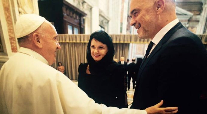 Edi Rama takon Papa Françeskun