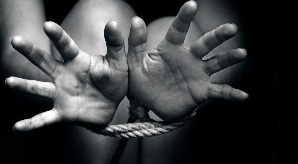 Arrestohen tre persona të dyshuar për trafikim me njerëz